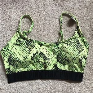 Vs pink ultimate scoop lined sport bra Sm d-Dd
